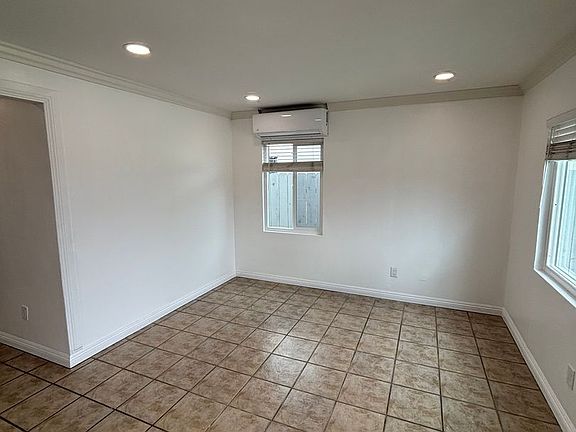3rd image of 776 Woodlawn Ave APT A