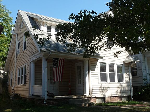 2nd image of 116 W Oakland Ave