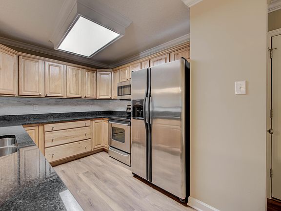 4th image of 306 Silverhawk Way #8