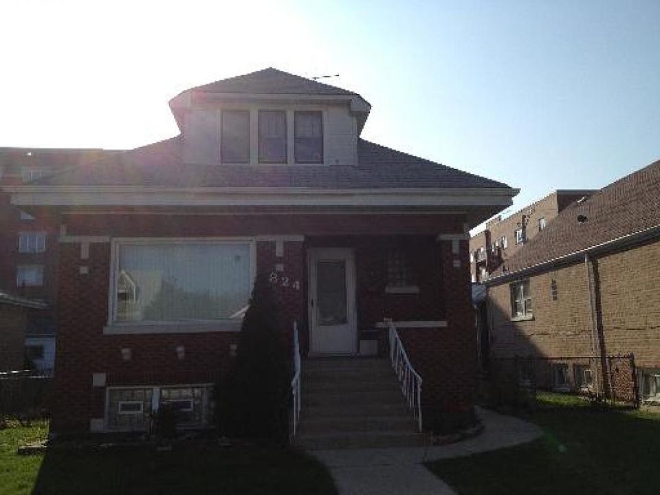 1st image of 2824 N Neenah Ave