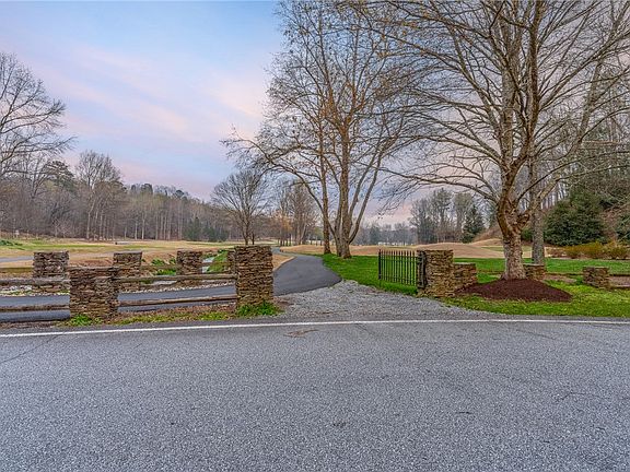 3rd image of 901 Mountain Summit Rd