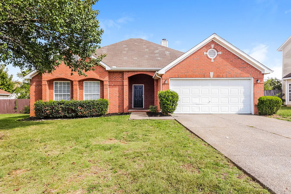 4 bed, 2.0 bath, 2250 sqft, $2,165 — Photo 1