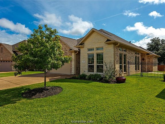 2nd image of 1812 Lakeshore Cir