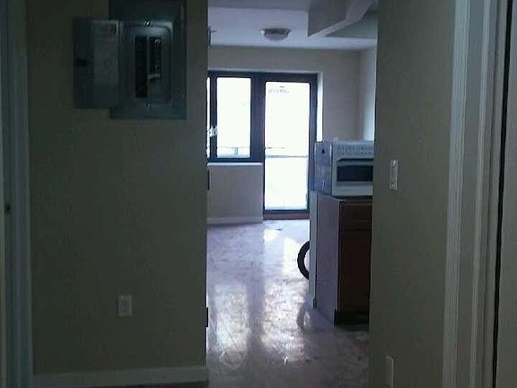 3rd image of 17217 Jamaica Ave Ste 2