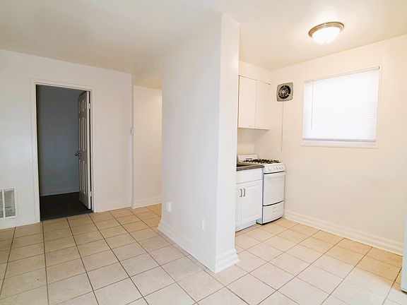 4th image of 126 Joliet St SW Unit C