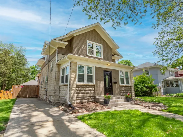 915 Cedar Ave, Elgin, IL 60120