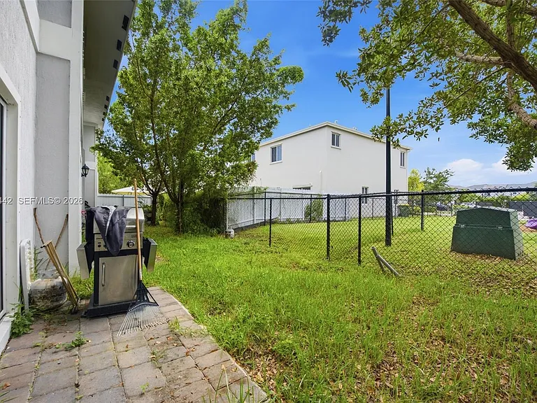 1774 SE 9th Ave #1774 — Photo 38