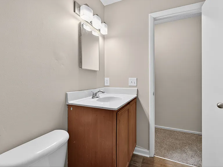 Sawbranch Apartments — Photo 59