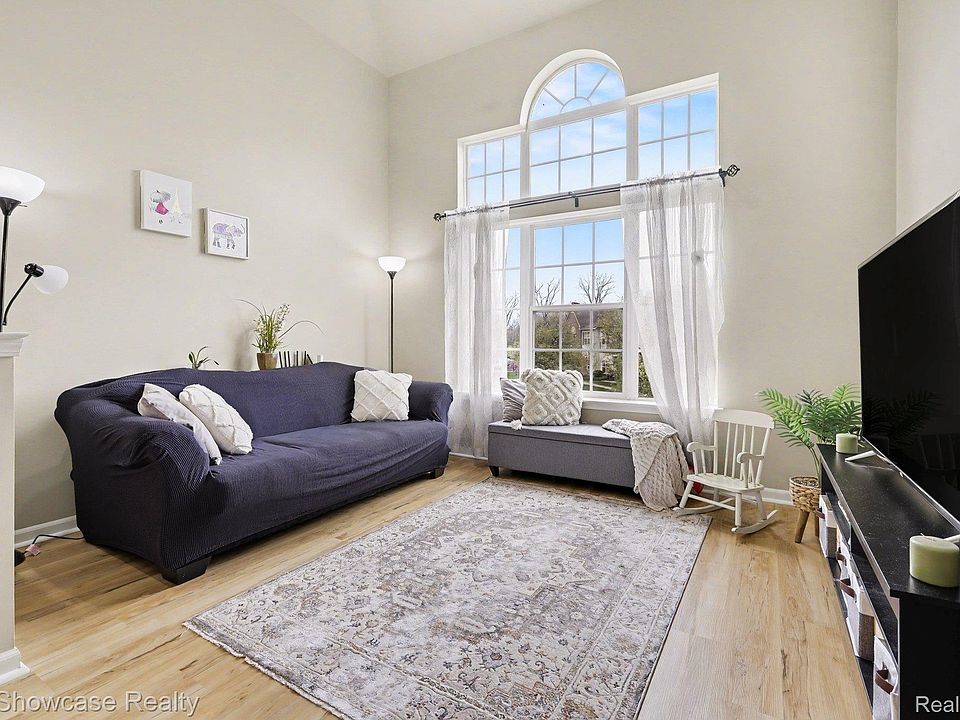 1st image of 9519 Lakeside Dr #91