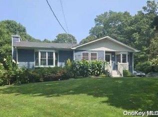 82 Oakwood Dr, Wading River, NY 11792