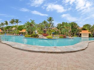 2372 Hidden Lake Dr APT 9, Naples, FL 34112