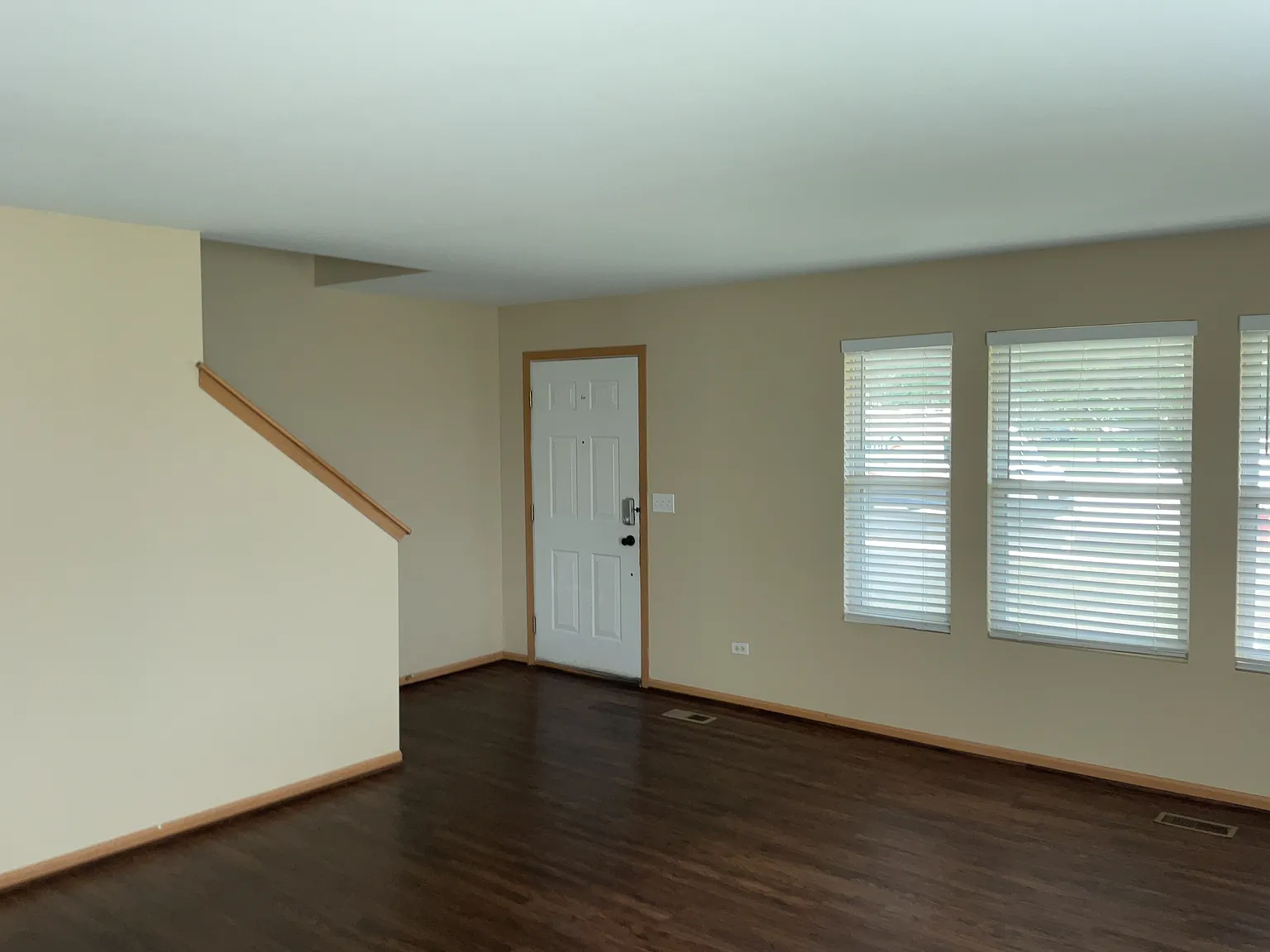 3 bed, 2.0 bath, 2460 sqft, $3,535 — Photo 4