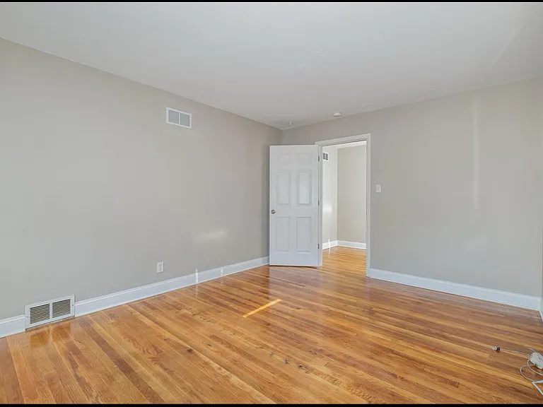 117.5 Adela Ave #3 — Photo 7