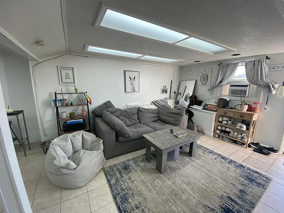 592 Lafayette Rd #4