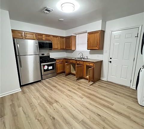 3rd image of 1564 Caton St