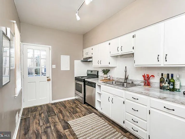 2211 E Baltimore St — Photo 13