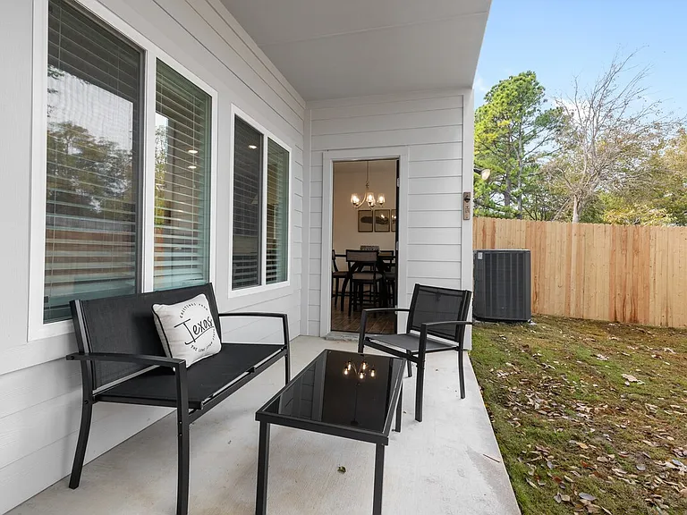698 N Center St — Photo 23