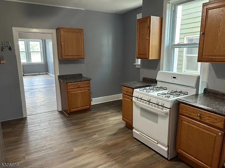 14 Bergen Ave — Photo 6