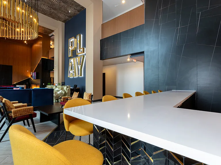 Mckenzie | Luxury Lobby