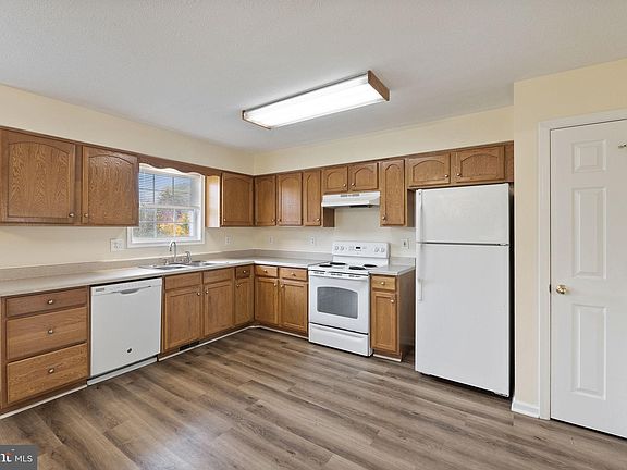 5th image of 106 Meadowbrook Dr