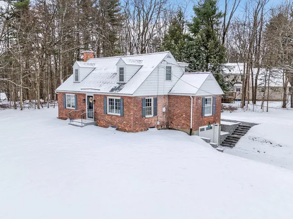 19 Hillcrest Dr, West Sand Lake, NY 12196