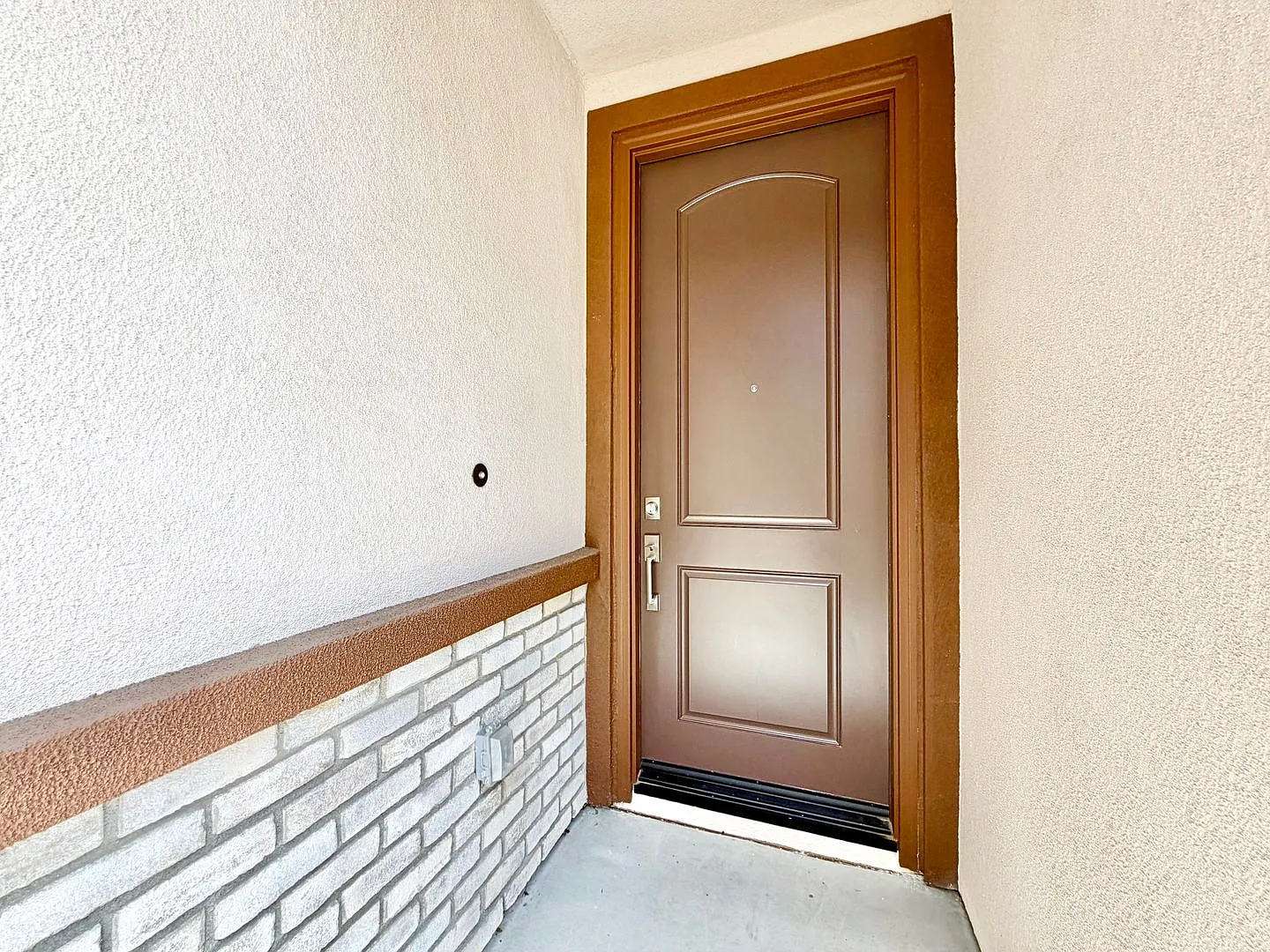 Gated Sunstone Home With 4 Bedrooms, 3 Bathrooms, Included Solar & Upstairs Loft — Photo 3