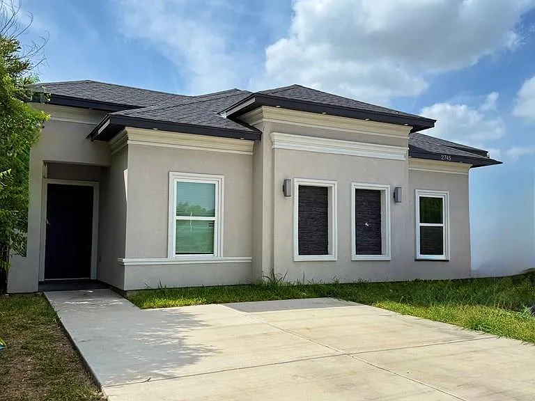 2745 Cottage Dr — Photo 2
