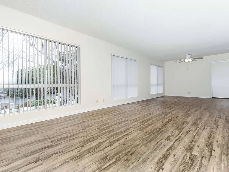 Emerald West Apartments — Photo 20