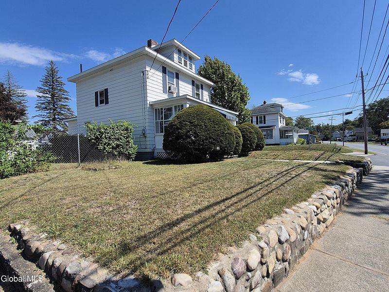 4th image of 3095 Albany Street