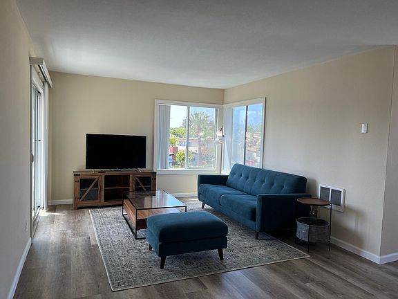 3rd image of 3833 Lamont St Unit 3A