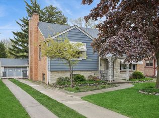 285 Desplaines Ave, Riverside, IL 60546