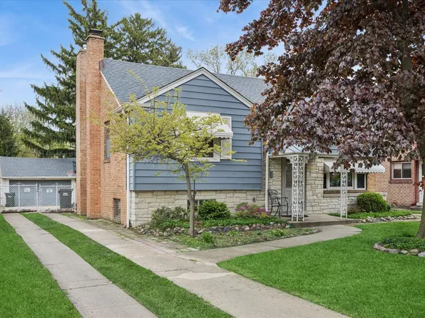 285 Desplaines Ave, Riverside, IL 60546