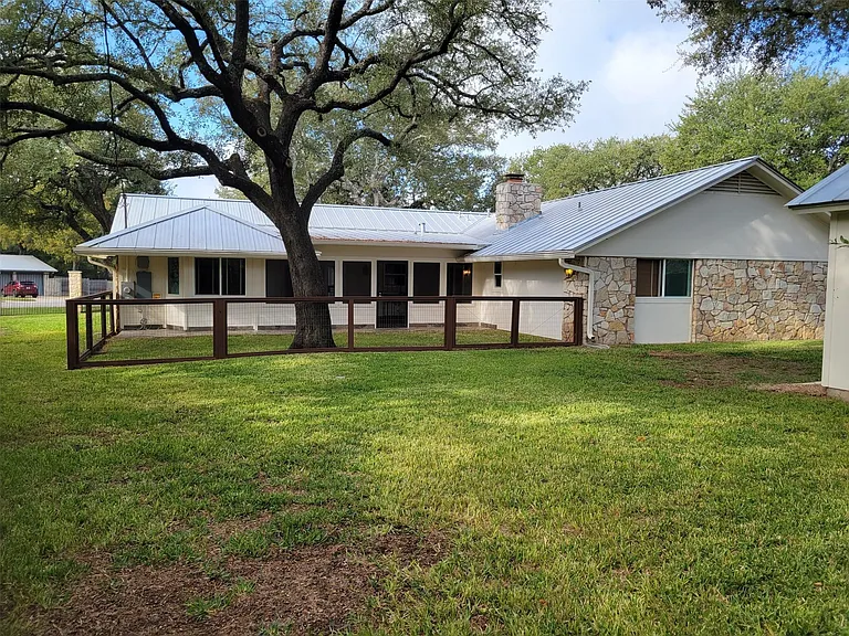 4012 Hyridge Dr — Photo 2
