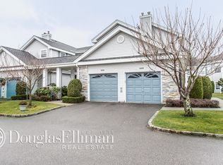 523 Highland Ct, Moriches, NY 11955