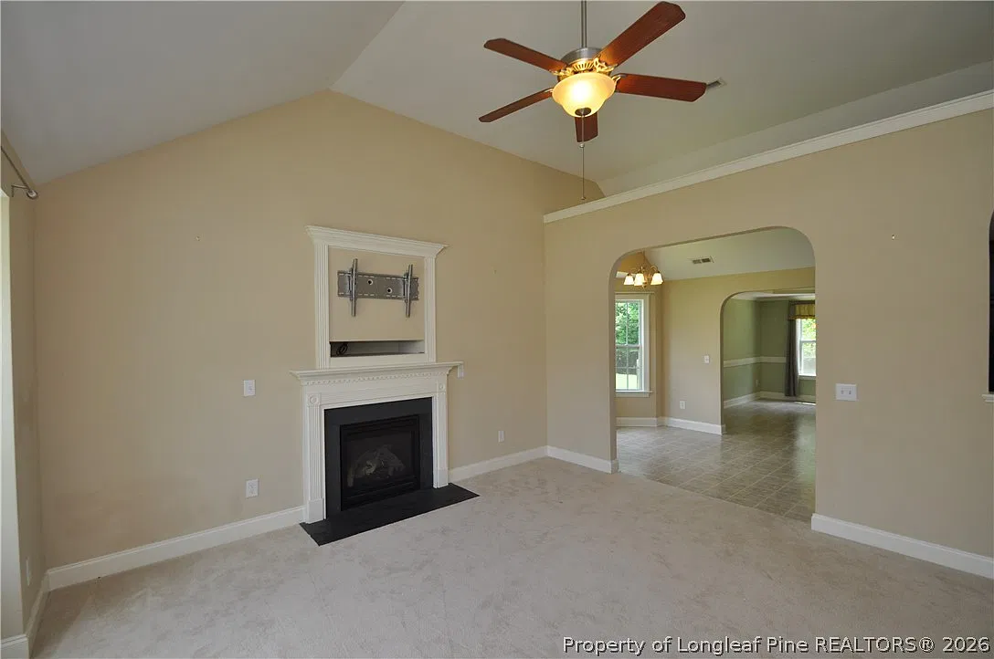 4 bed, 2.0 bath, 1876 sqft, $1,995 — Photo 3