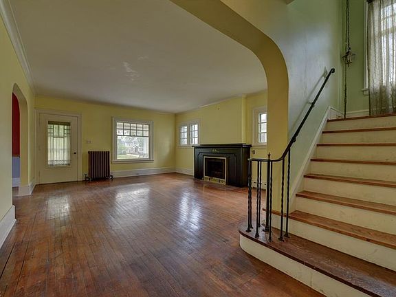 5th image of 1279 Manor Park Ave