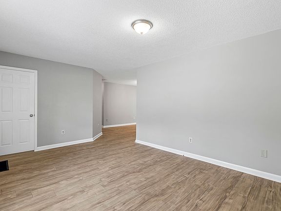 5th image of 1811 Cody Ave