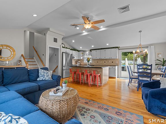 5th image of 26 Willard Avenue