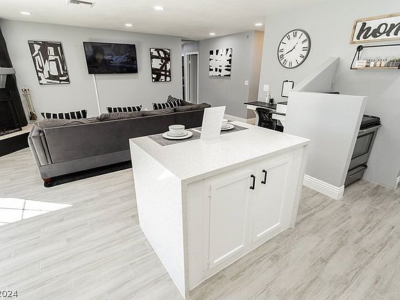 4th image of 2416 La Luna Dr