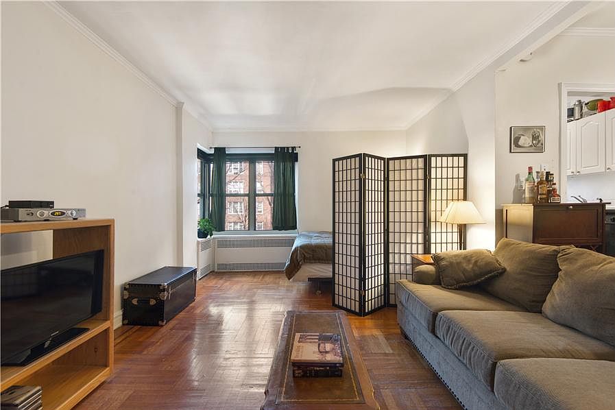1st image of 230 Park Pl APT 4P