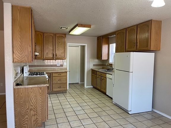 3rd image of 864 San Miguel St
