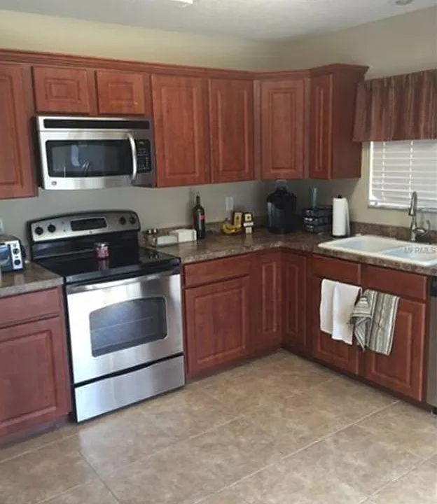 567 Holbrook Cir