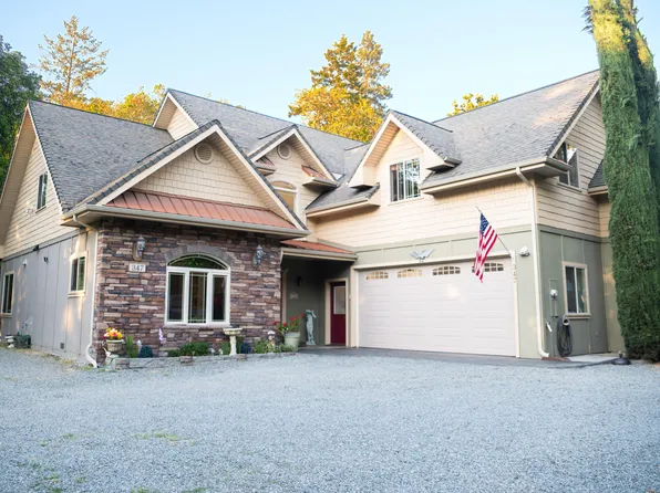 347 Peckerwood Ln, Grants Pass, OR 97527