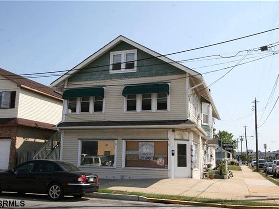 1st image of 121 E 10th St