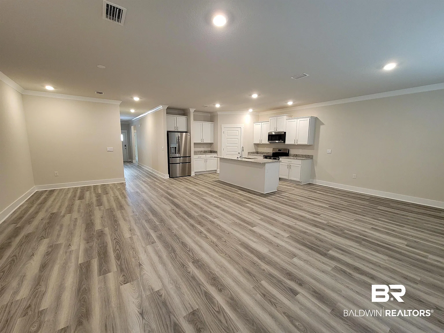 4 bed, 2.0 bath, 2031 sqft, $2,300 — Photo 3