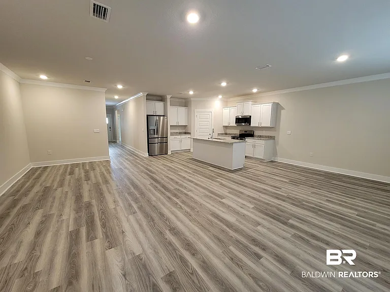 1045 Hayward Loop — Photo 3