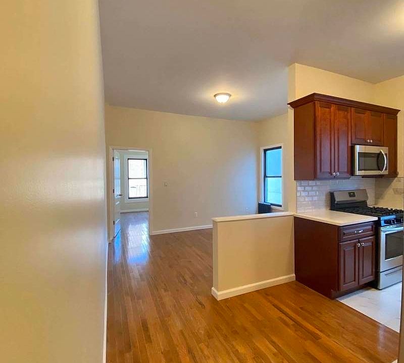 1st image of 2317 28th Ave APT 3R