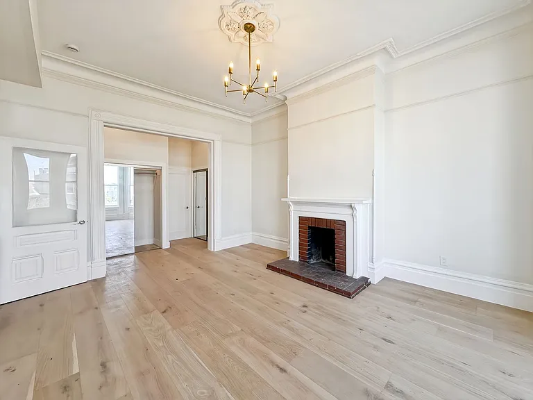 Top-Floor, Remodeled 5BR/2.5BA Victorian Flat, Pet Friendly, Steps from Alamo Square — Photo 12
