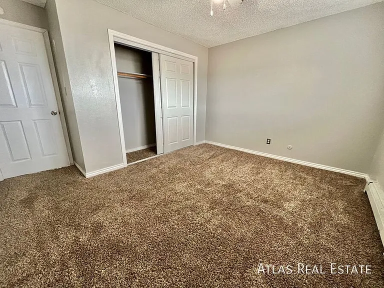 2913 Straus Ln #4 — Photo 7