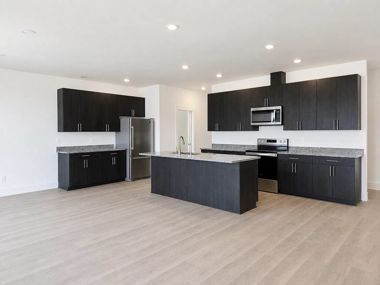 Brand-New Luxury |Townhomes Desirable Southridge Area! — Photo 2